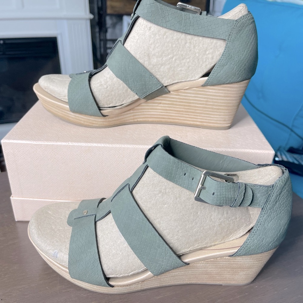 NWT Dr. Scholl’s Green Faux Snake Wedge